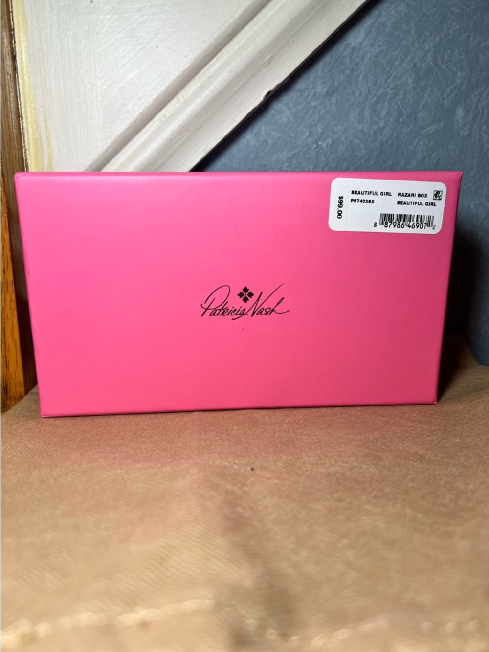 NWT Patricia Nash Leather Nazari Wallet- Beautiful Girl - Picture 6 of 7